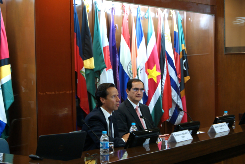 Lic. Javier Guzmán, director general del CEMLA, y el Dr. Guillermo Babatz, presidente de la Comisión Nacional Bancaria y de Valores